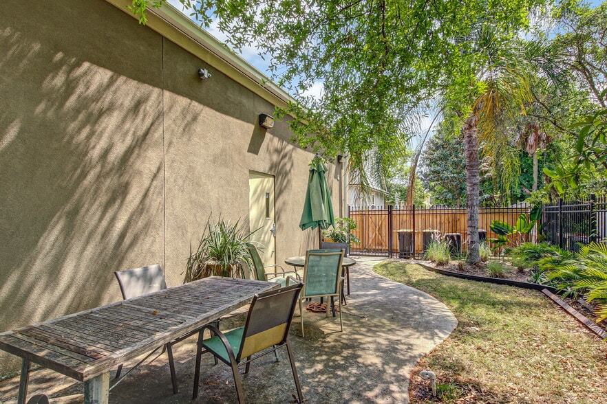 More Photos Of 1334 Walnut St, Jacksonville Office For Sale