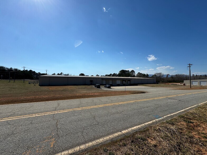 More Photos Of 1090 Shamrock Ave, Landrum Distribution For Sale