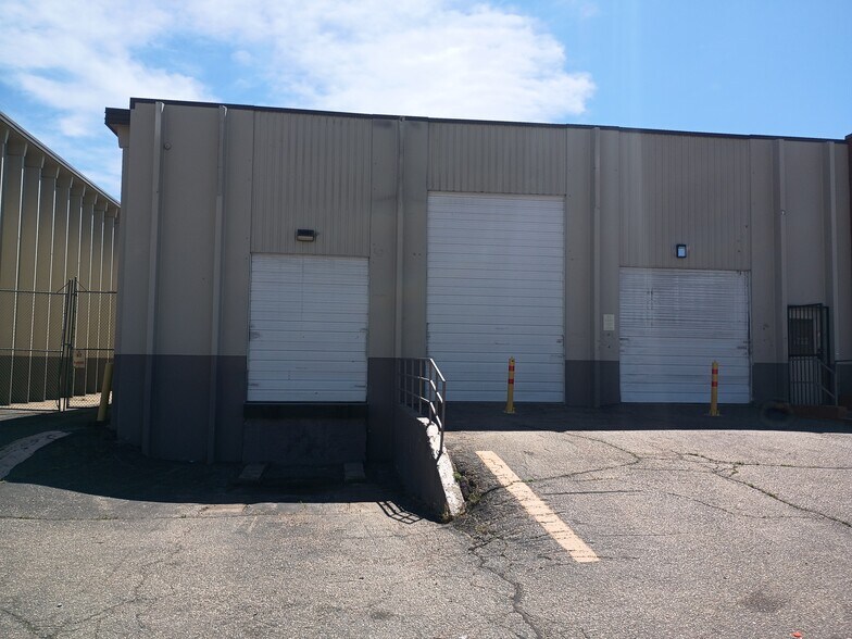 More Photos Of 5740 Logan St, Denver Warehouse For Lease