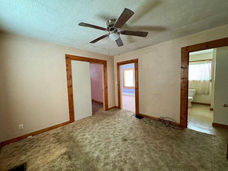 More Photos Of 374 Niles Cortland Rd SE, Warren Specialty For Sale