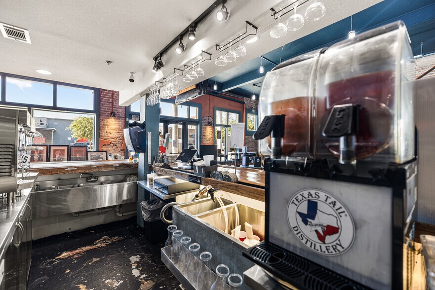 More Photos Of 2416 Post Office St, Galveston Storefront Retail Residential For Sale