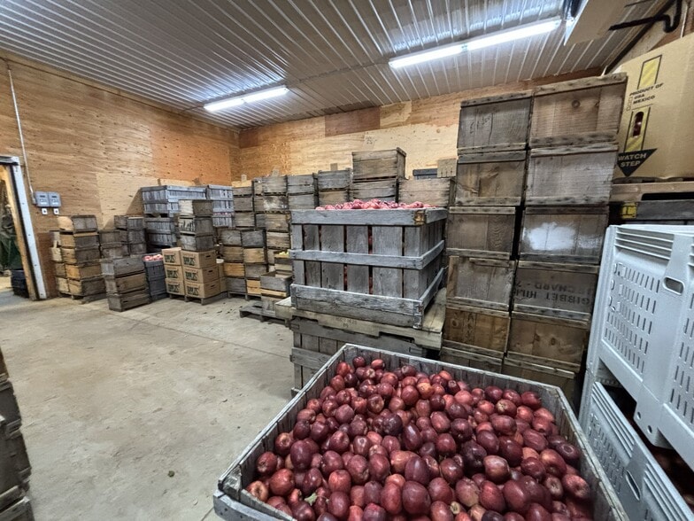 More Photos Of 138 Main Rd, Westhampton Restaurant For Lease