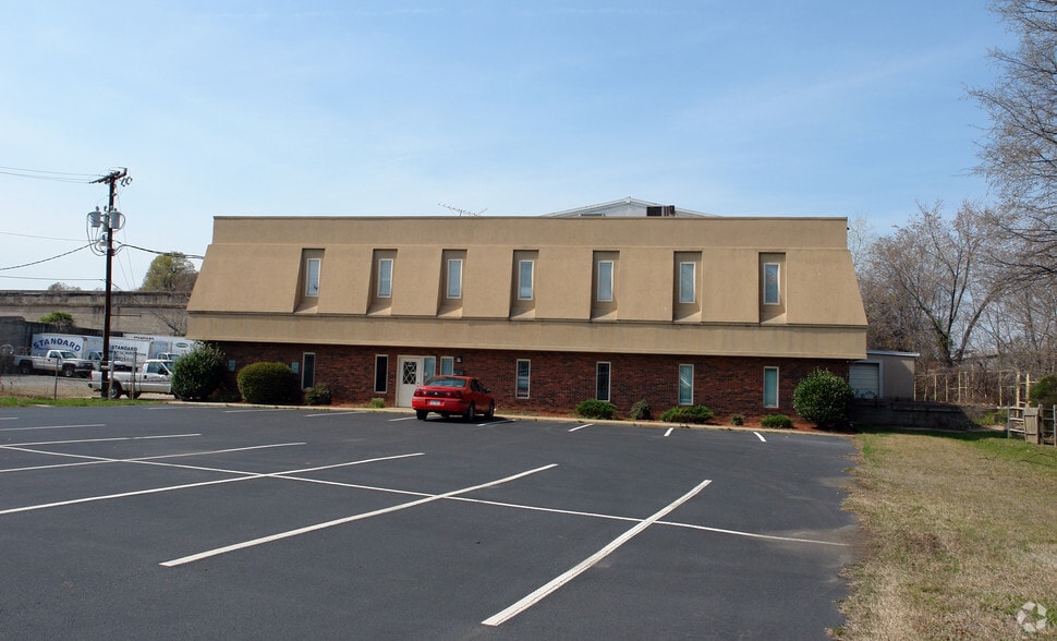 More Photos Of 1005 N Church St, Charlotte Warehouse For Lease
