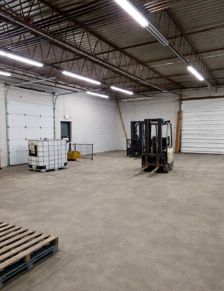 More Photos Of 101 Industrial Park Rd, Vernon Manufacturing For Lease