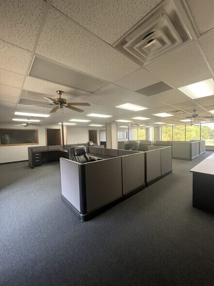 More Photos Of 1405 W Center St, Greenwood Office For Lease