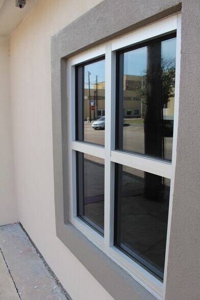 More Photos Of 302 W Defee Ave, Baytown Specialty For Sale