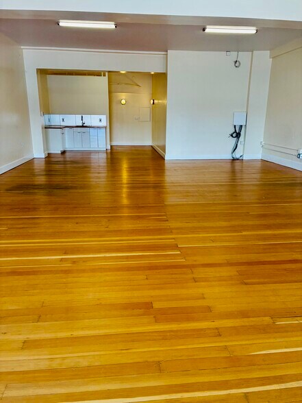 More Photos Of 2141 Mission St, San Francisco Loft Creative Space For Lease