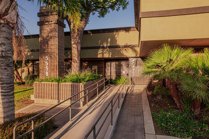 More Photos Of 5558 California Ave, Bakersfield Office For Lease