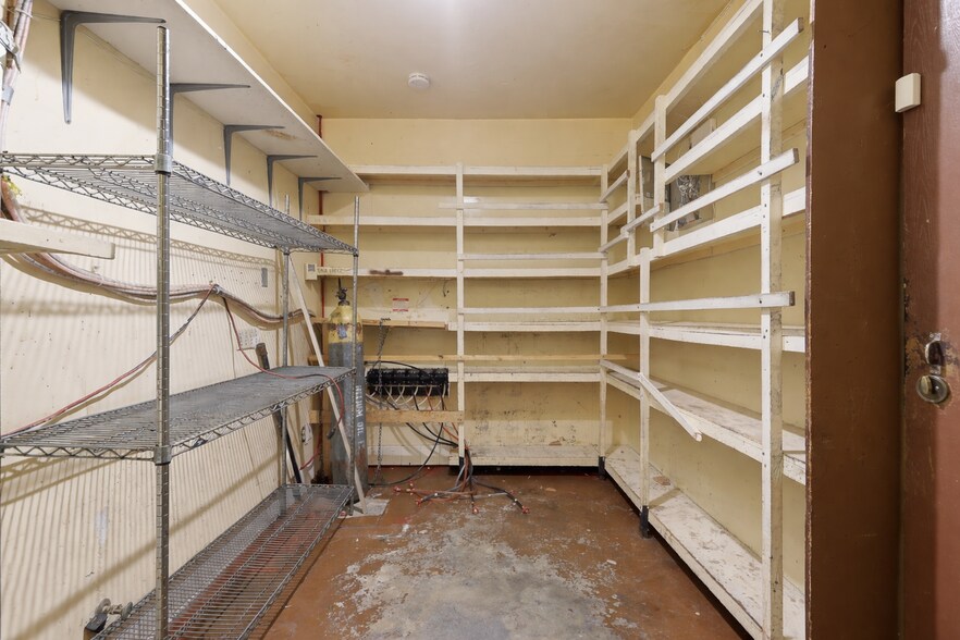 More Photos Of 1100-1106 W Avenue K, Lancaster Freestanding For Lease