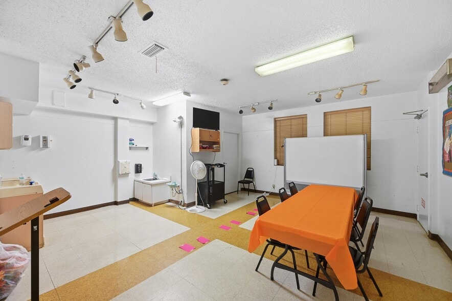 More Photos Of 1519 Circle Park Blvd, Fort Worth Religious Facility For Sale