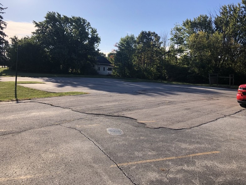 More Photos Of 7947 Southeastern Ave, Indianapolis Loft Creative Space For Lease