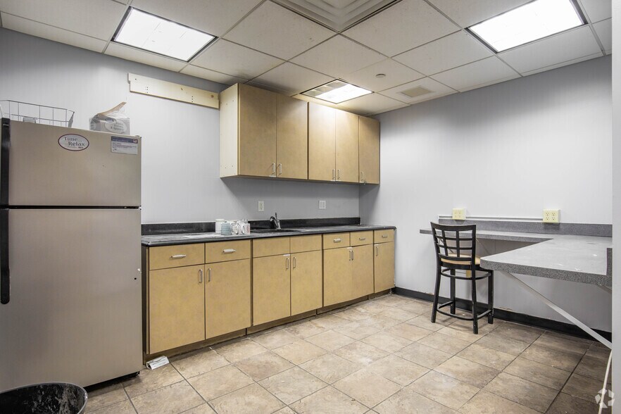 More Photos Of 110 Emjay Blvd, Brentwood Warehouse For Sale