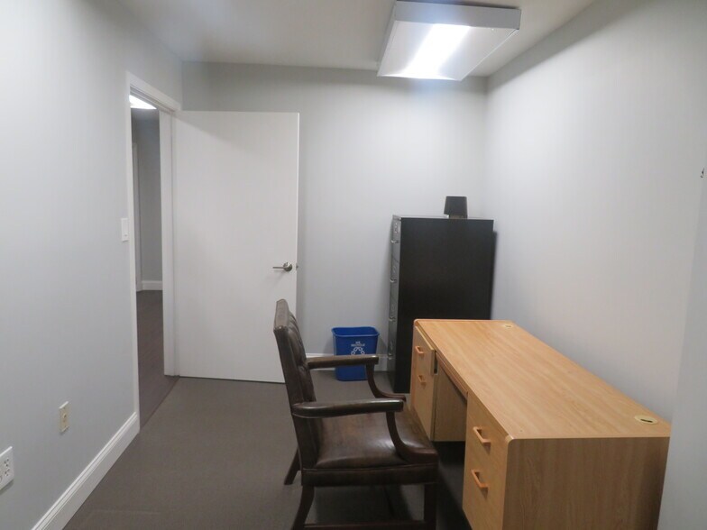 More Photos Of 12051-12083 Tech Rd, Silver Spring Light Manufacturing For Lease