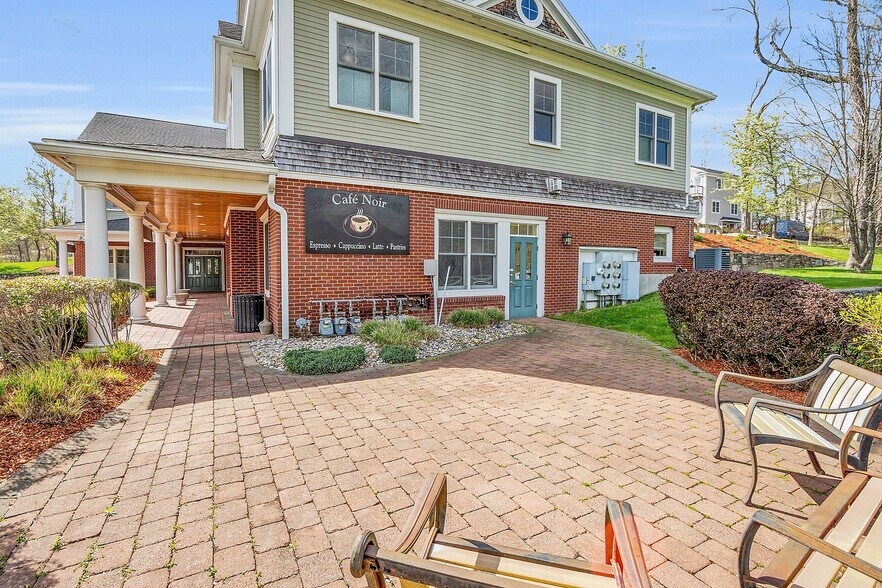 More Photos Of 307 Grafton St, Shrewsbury Office For Lease