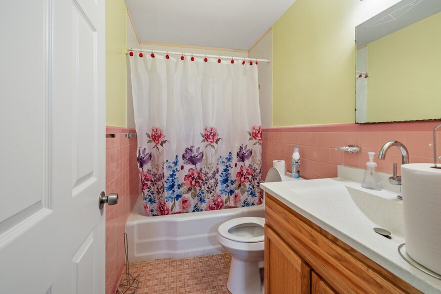 More Photos Of 4239 Flat Shoals Pky, Decatur Religious Facility For Sale