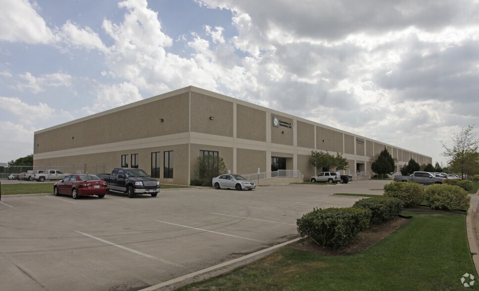 More Photos Of 7500-7524 S Jack Newell Blvd, Fort Worth Warehouse For Lease