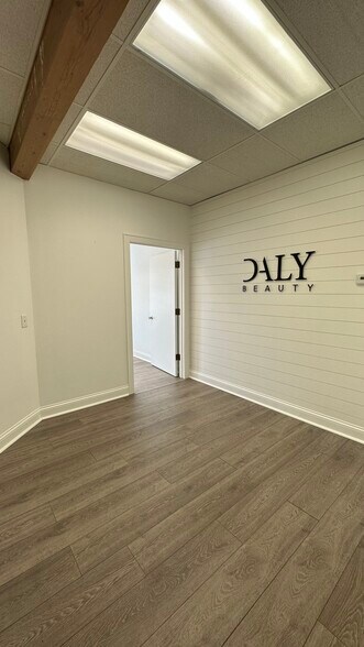 More Photos Of 18300 Minnetonka Blvd, Wayzata Office For Sale