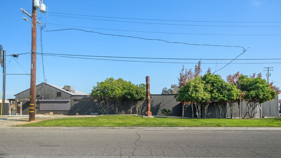 More Photos Of 1520-1528 N Sierra Vista Ave, Fresno Industrial For Sale