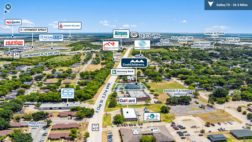 More Photos Of 805 S Clay St, Ennis Medical For Sale