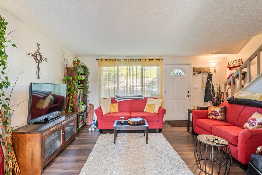 More Photos Of 437 Ash St, Central Point Apartments For Sale