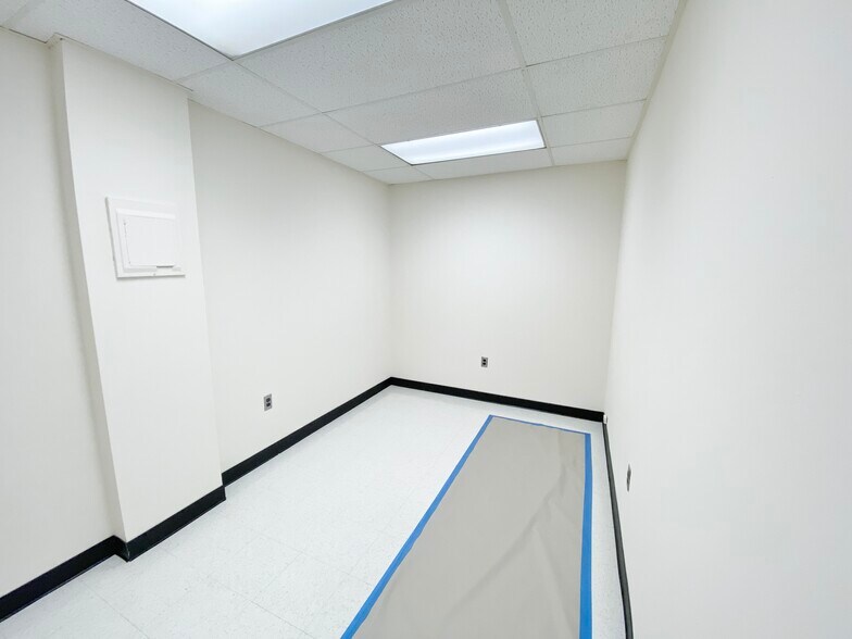 More Photos Of 1148-1174 Taft St, Rockville Warehouse For Lease