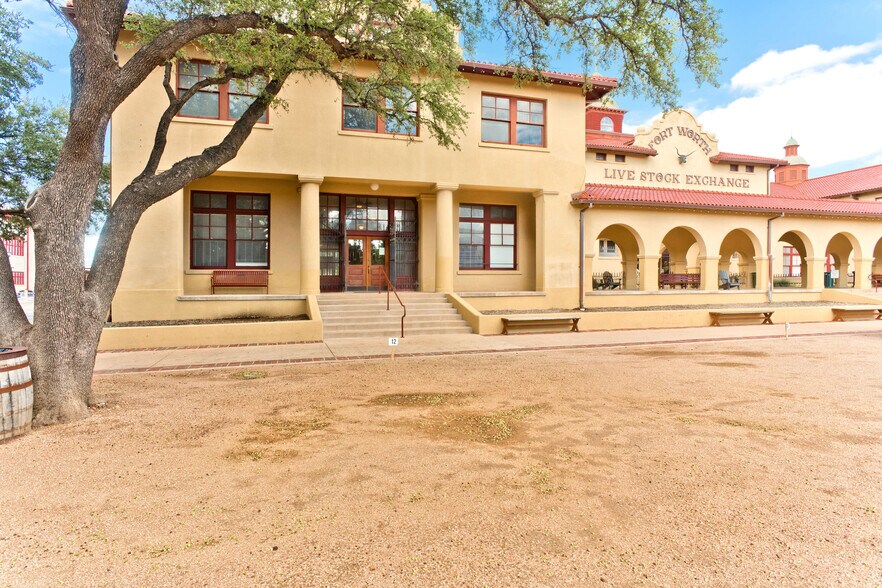 More Photos Of 131 E Exchange Ave, Fort Worth Office Residential For Lease