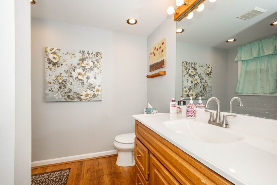 More Photos Of 1 Crestview Dr, Milford Medical For Lease