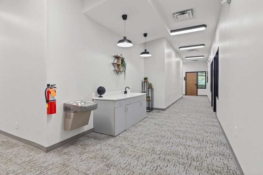 More Photos Of 1310 NW Vivion Rd, Kansas City Office For Lease