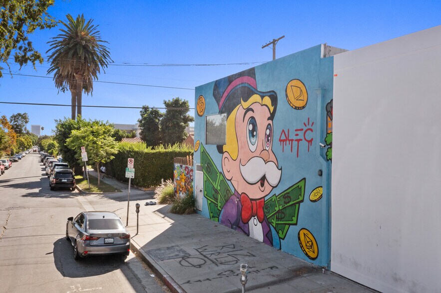 More Photos Of 7450-7454 Melrose Ave, Los Angeles Storefront For Lease