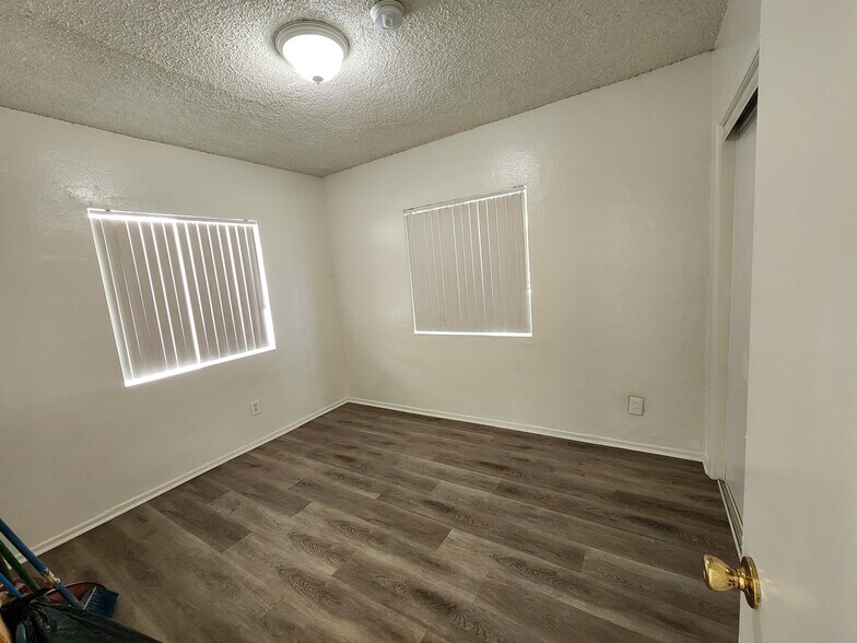 More Photos Of 526-534 W 47th St, Los Angeles Apartments For Sale
