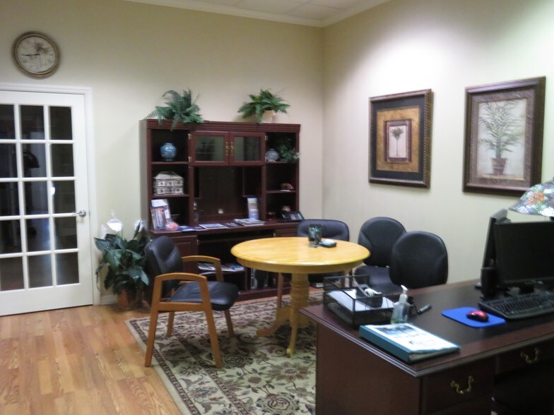 More Photos Of 1100 S Tamiami Trl, Venice Office For Sale