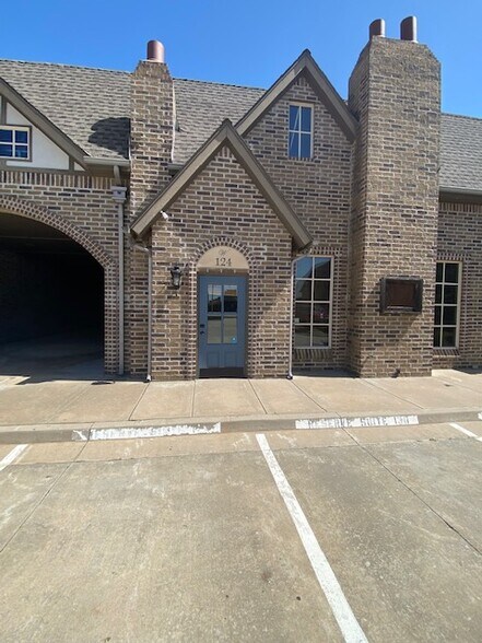 More Photos Of 307 E Danforth Rd, Edmond Office Residential For Sale
