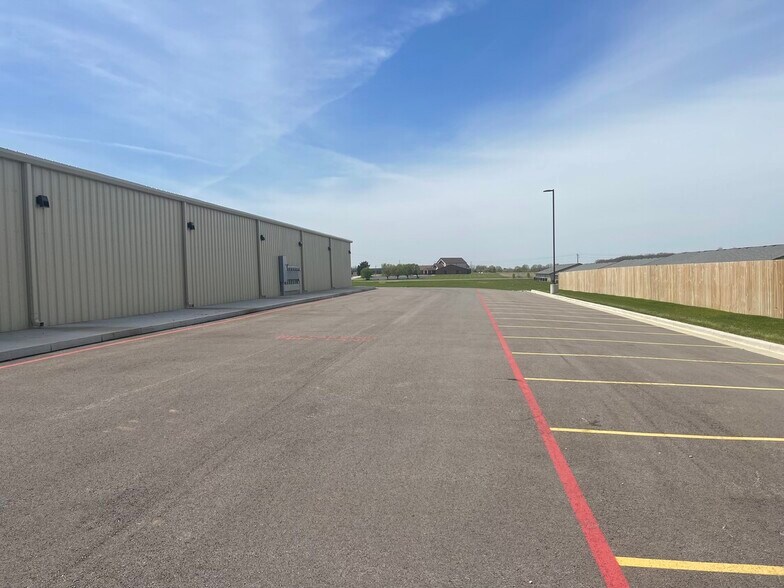 More Photos Of 911 Center St, Rogersville General Retail For Lease