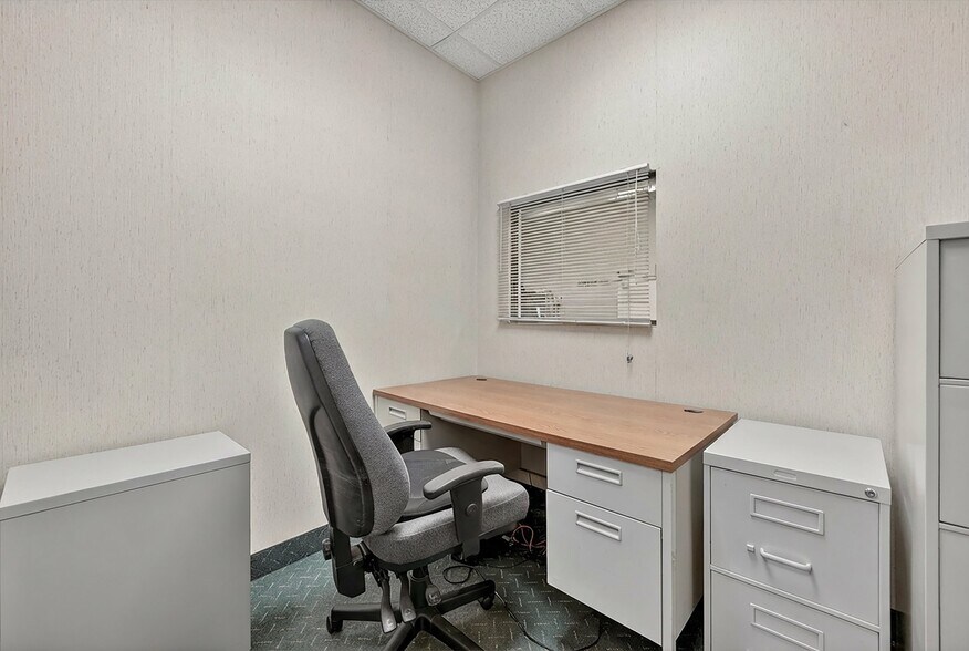 More Photos Of 24-26 Liberty Square Mall, Stony Point Office For Sale