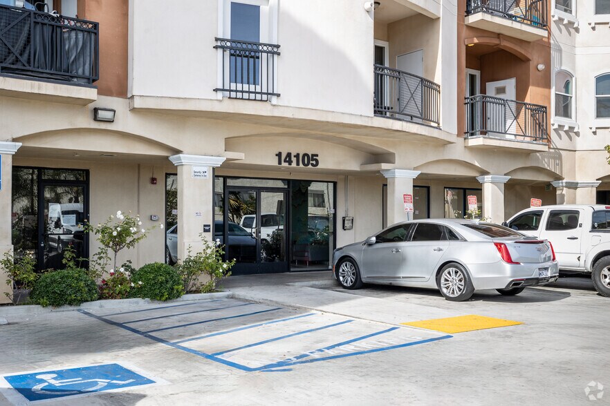 More Photos Of 14105 Chadron Ave, Hawthorne Apartments For Sale