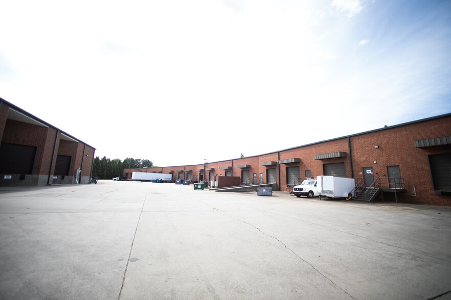 More Photos Of 5910 Shiloh Rd E, Alpharetta Light Distribution For Lease