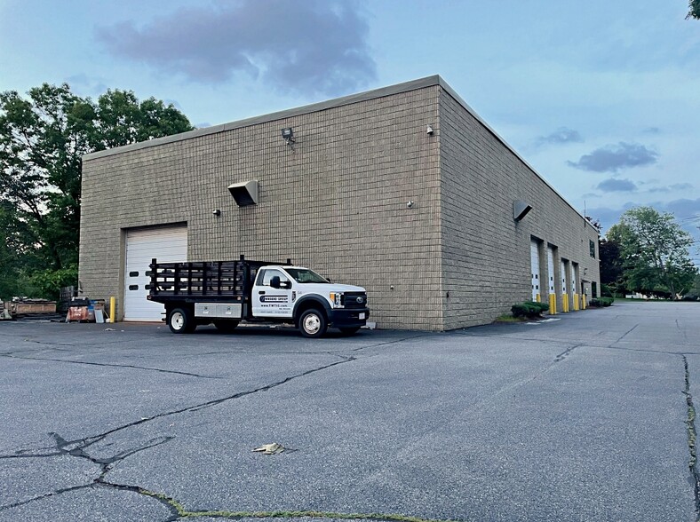 Primary Photo Of 815 Woburn St, Wilmington Showroom For Lease