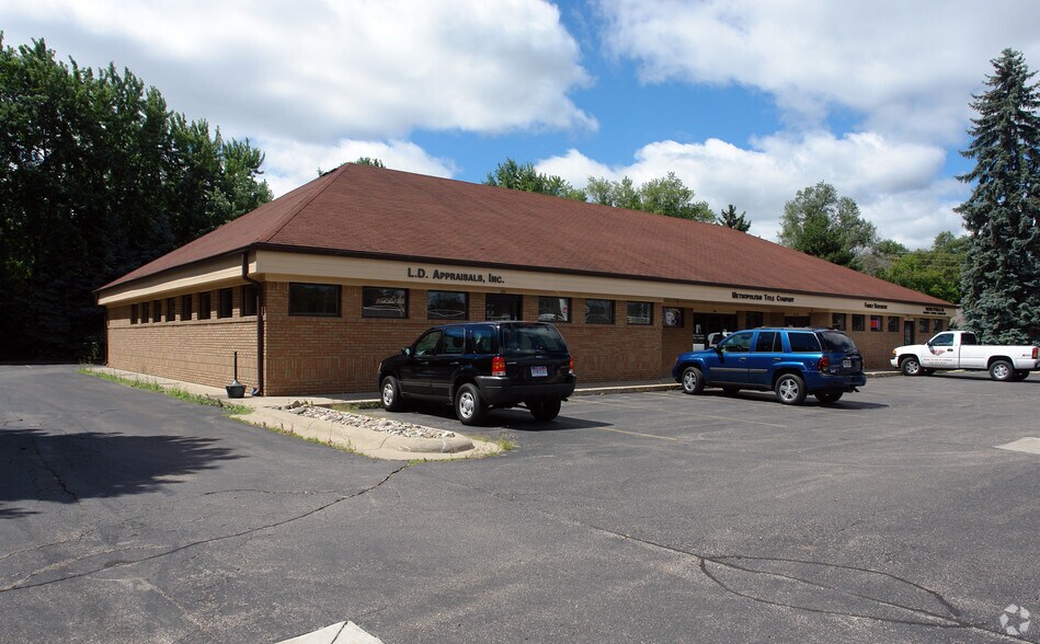 Primary Photo Of 7805 Cooley Lake Rd, West Bloomfield Medical For Sale
