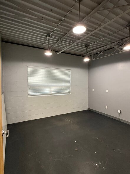 More Photos Of 53 Hancock St, Stratford Manufacturing For Lease