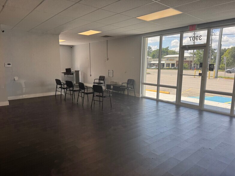 More Photos Of 3907 Baymeadows Rd, Jacksonville Storefront For Lease