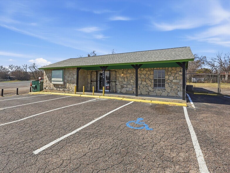 More Photos Of 4208 Benbrook Hwy, Fort Worth Office For Sale