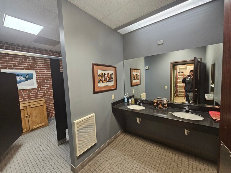 More Photos Of 1113-1115 Locust St, Saint Louis Office For Sale