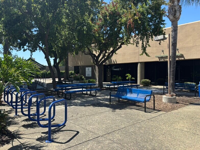 More Photos Of 2121 2nd St, Davis Flex For Lease