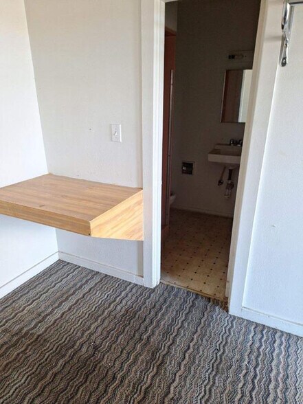 More Photos Of 435 9th St, Lovelock Hotel For Sale