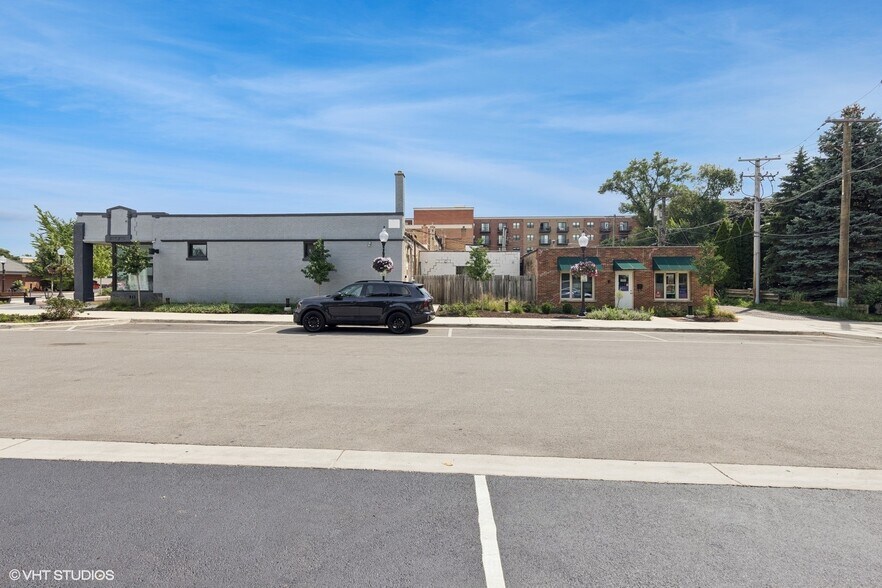 More Photos Of 19-23 W Quincy St, Westmont Storefront For Sale