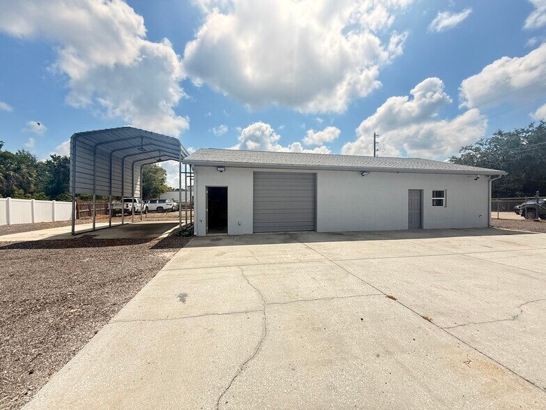 More Photos Of 6129 Siesta Ln, Port Richey Warehouse For Lease