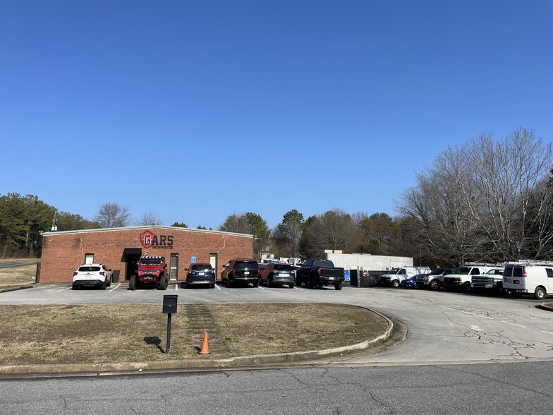More Photos Of 50 Grayson Industrial Pky, Grayson Warehouse For Sale