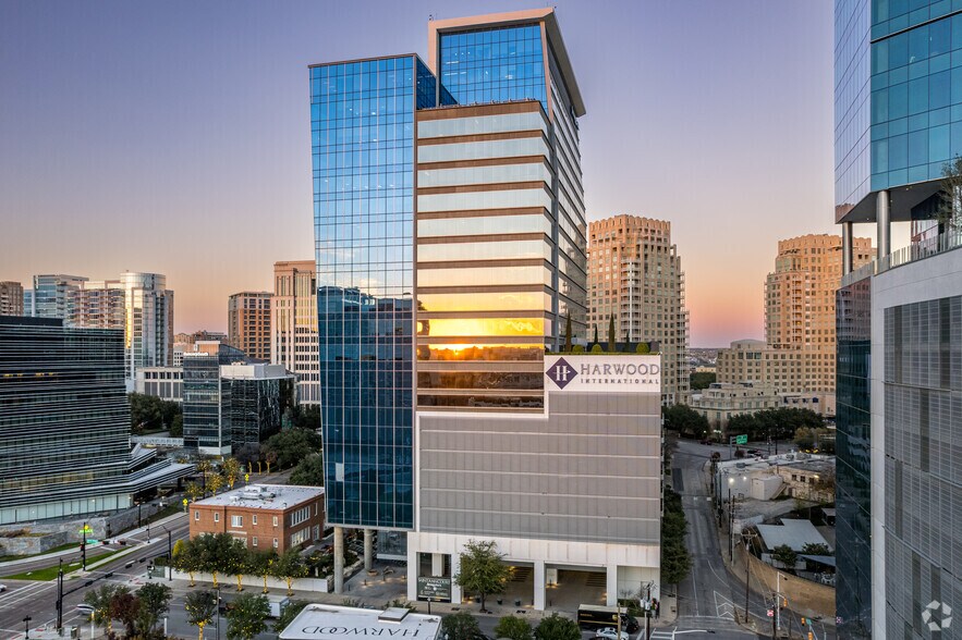 More Photos Of 2501 N Harwood St, Dallas Office For Sale