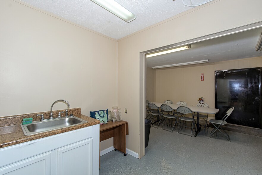 More Photos Of 1242 Nowell Dr, Augusta Warehouse For Sale