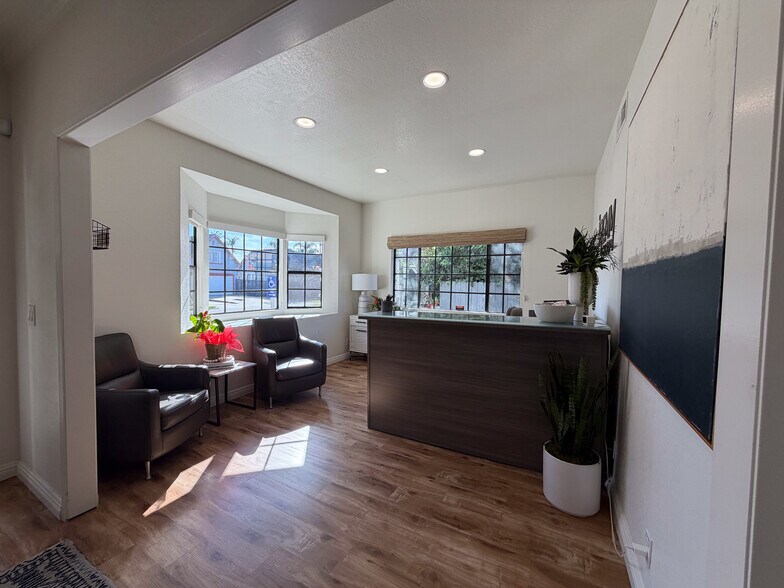 More Photos Of 207 W 20th St, Santa Ana Office For Sale